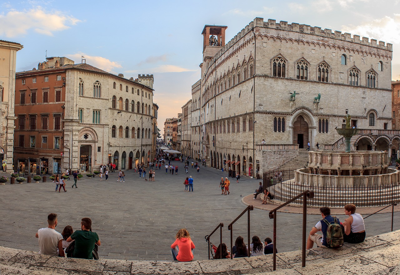 Perugia, piazza principale. Foto di tonixjesse da Pixabay