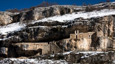 Eremo di San Bartolomeo, un gioiello incastonato nella roccia e nella neve d'Abruzzo