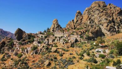 "Cinque-dita", hai già visitato borgo misterioso e affascinante sulla rupe del monte Calvario? / Video
