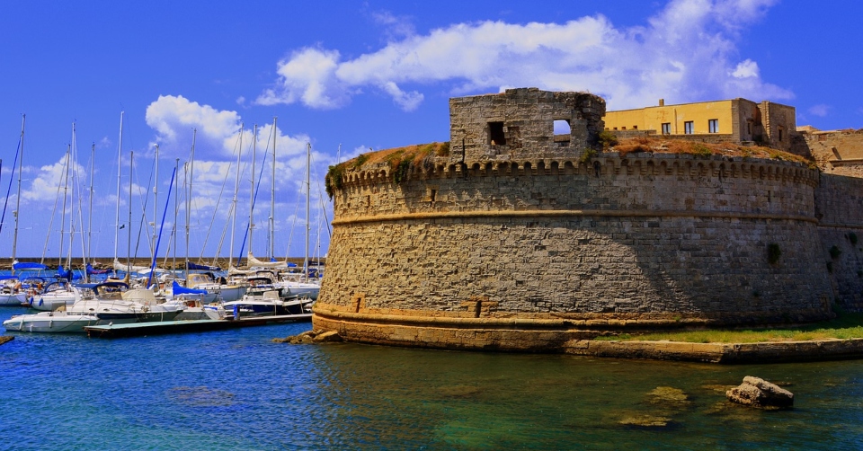 È in Italia il Castello di epoca bizantina che si affaccia sul mare cristallino. Lo hai già ammirato