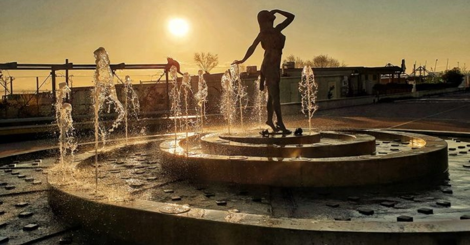 Hai già ammirato la Statua della Ninfa della Naiadi a Pescara che risorge dall'acqua?