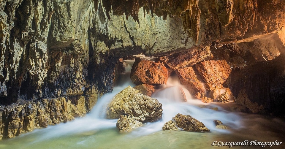 Le Grotte di Stiffe, sembra un paesaggio marziano ma è nel cuore dell'Abruzzo
