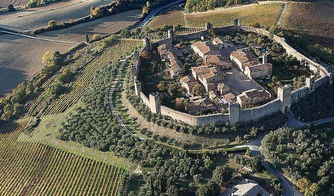 Conosci Monteriggioni, il Borgo Medievale sulla Via Francigena rimasto fermo nel tempo? / Video