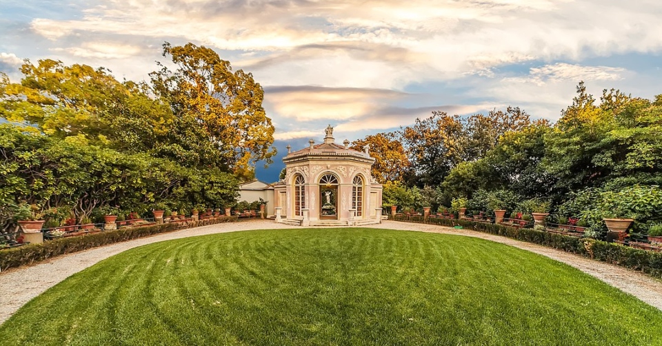 Hai già visitato Villa Durazzo Pallavicini, il giardino storico romantico che ti "porta in teatro" ?