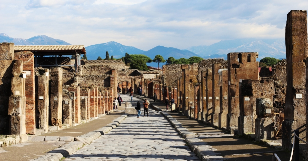 Hai già passeggiato per Via dell'Abbondanza nel Parco archeologico di Pompei?