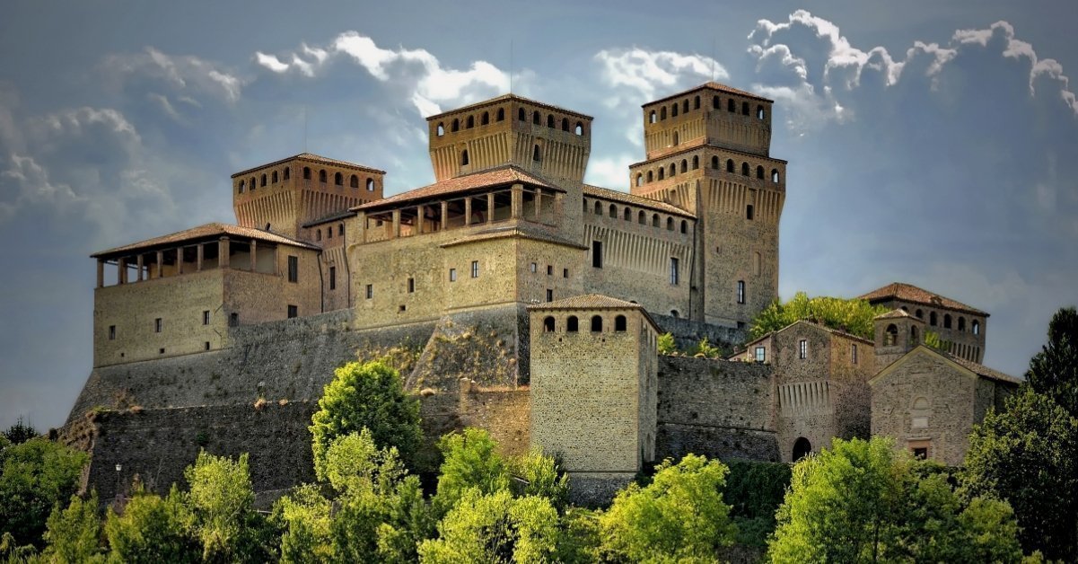 Hai già visitato il maestoso Castello di Torrechiara del Quattrocento? Come arrivare, orari e costi
