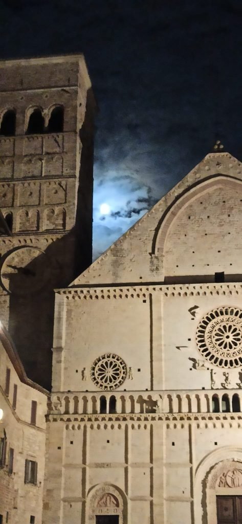 I Turisti raccontano. La Notte Magica di Assisi riempie il Cuore di Pace e Tranquillità
