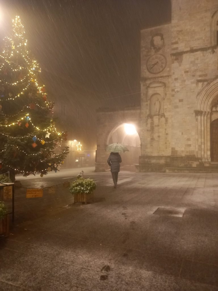 Abruzzo. Guardiagrele in magia, scende la prima neve dell'anno