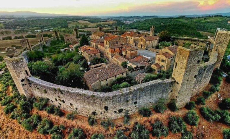 Itinerario in Toscana. Un borgo medievale, le "fumarole" e un Teatro Romano