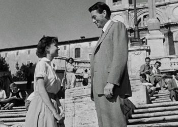 2HJ1YD8 USA. Audrey Hepburn and Gregory Peck in a scene from the (C)Paramount Picture film: Roman Holiday (1953) . 
Plot: A bored and sheltered princess escapes her guardians and falls in love with an American newsman in Rome.
Ref: LMK110-J7812-250122
Supplied by LMKMEDIA. Editorial Only.
Landmark Media is not the copyright owner of these Film or TV stills but provides a service only for recognised Media outlets. pictures@lmkmedia.com