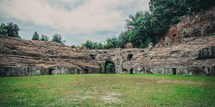 anfiteatro e parco archeologico di sutri