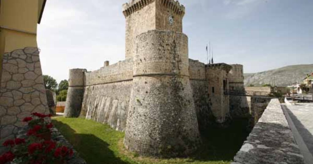 Il castello piccolomini di Ortucchio
