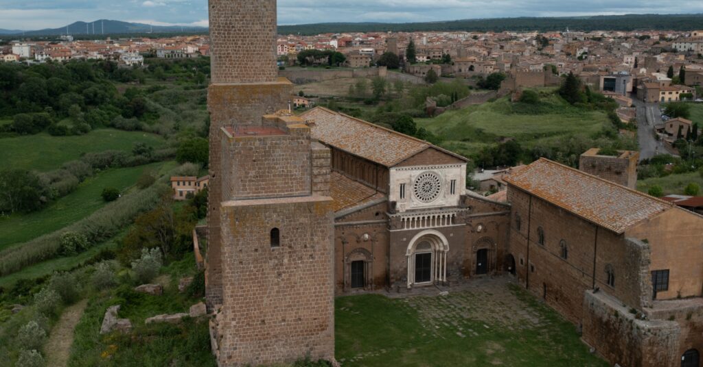 Basilica di San Pietro, Tuscania - vista dall'alto