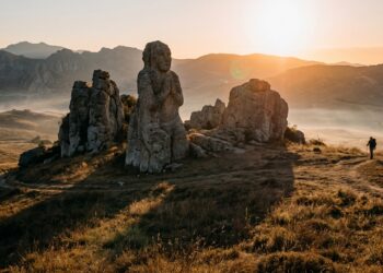 Equinozio dautunno allArgimusco, l’escursione allalba tra rocce e provola dei Nebrodi