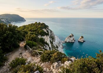 Settembre al Conero, escursioni e mare tranquillo tra bosco e borghi