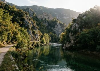 Gole del Nera, a piedi tra il Ponte di Augusto e l Abbazia di San Cassiano