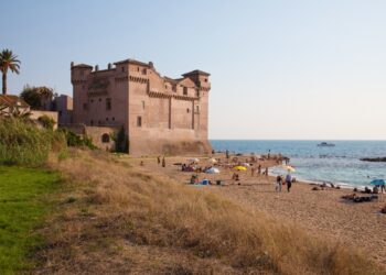 Castello di Santa Severa sul mare tra storia etrusca e tramonti sul Tirreno