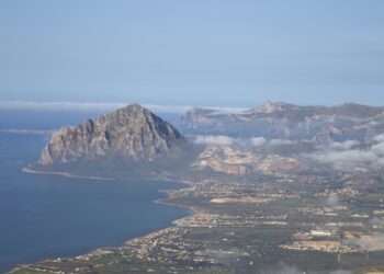 Erice e il Monte Cofano la vista più emozionante dal Giardino del Balio