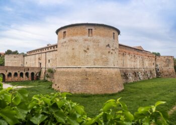 Rocca Costanza a Pesaro, la fortezza degli Sforza tra storia e mare