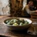 Strangolapreti trentini, la ricetta tradizionale con pane spinaci burro e salvia