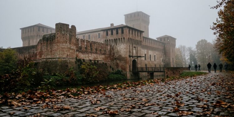 Soncino in autunno tra Rocca Sforzesca e sotterranei da esplorare ad Halloween